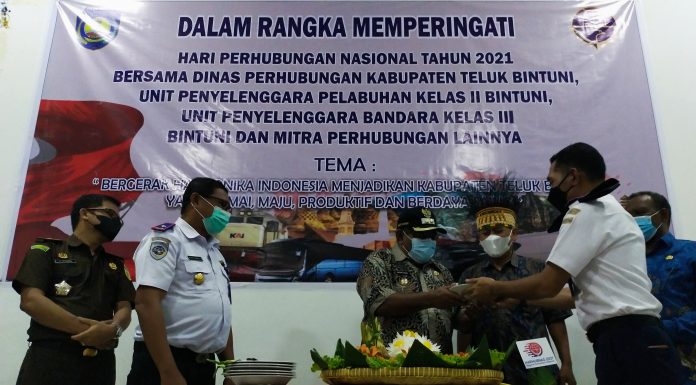 Ditandai Sepotong Tumpeng, Perayaan Usia Emas Insan Perhubungan Bintuni Berlangsung Sederhana
