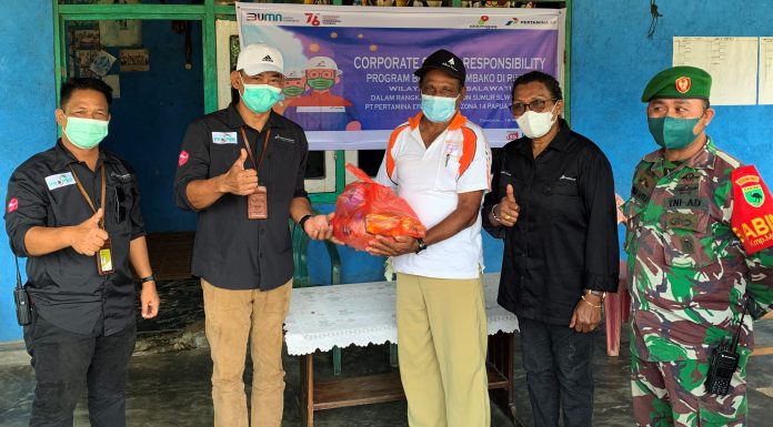 Pertamina Papua Field Zona 14 Distribusikan 200 Paket Sembako ke Masyarakat Ring 1