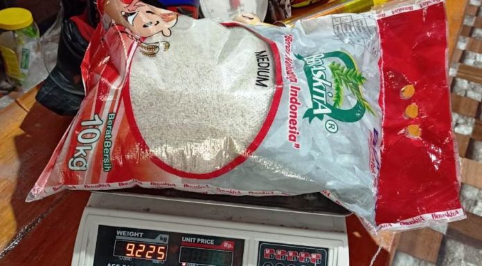 Berat Timbangan Beras Bansos Disunat, Bulog: Itu Sudah Diluar Tanggungjawab Kami