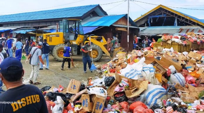 Tanpa Banyak Drama, Lintas Perhubungan – PT Paradiso Gabung Jurus Atasi Gunung Sampah di Bintuni