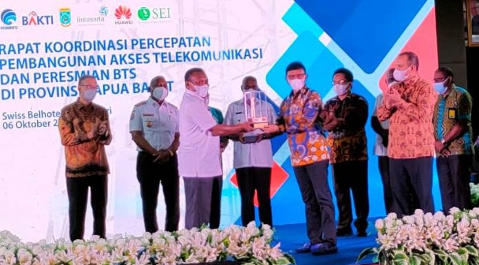 Teluk Bintuni Dapat Bantuan 40 BTS Seluler dari Kemenkominfo RI