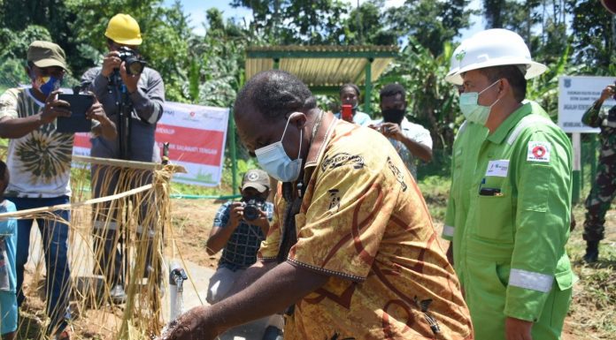 SKK Migas – Petrogas Gabung Jurus Atasi Kebutuhan Air Bersih Masyarakat Kampung Meyaup