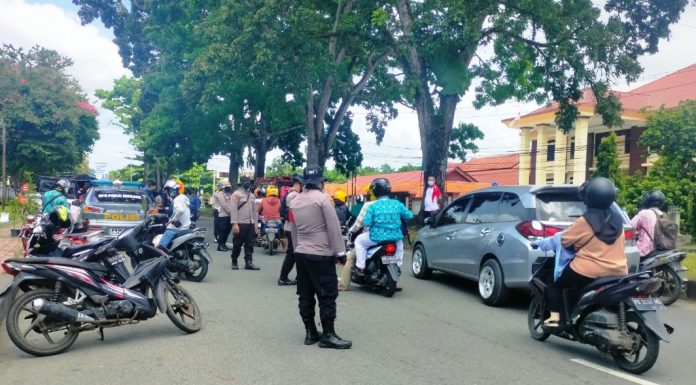 Tidak Pahami Aturan, Oknum Polisi Manokwari Bersikap Arogan di Jalanan