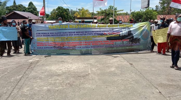 Gubernur dan Bupati Bintuni Siap Selesaikan Uang Sumur Migas Suku Sebyar