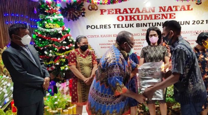 Bupati Petrus Kasihiw Ada Pesan Khusus Untuk Polisi Bintuni, Simak Apa Isinya