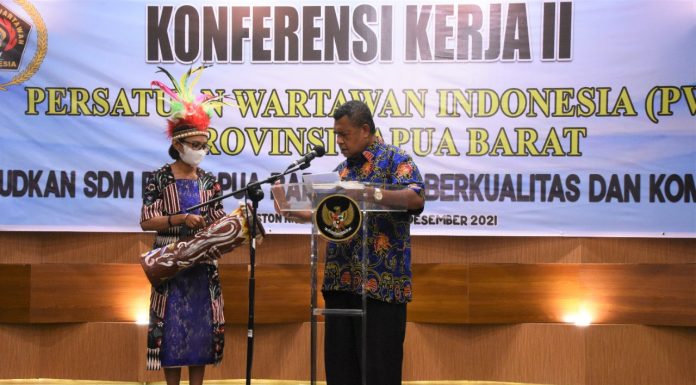Konferensi Kerja PWI Papua Barat, Gubernur: Ada Tiga Peran Pers yang Harus Menonjol