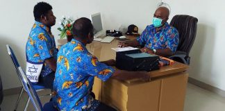 Dikabarkan Nonaktif, Kadis Kominfo Bintuni Masih Tetap Ngantor dan Menjabat