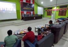 KPUD Bintuni Adakan Nonton Bareng Peluncuran Hari Pemilu, Hanya Tiga Partai Yang Hadir