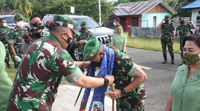 Kunjungi Kodim 1808/Mansel, Pangdam Kasuari Ajak Prajurit Bersyukur Dalam Bertugas