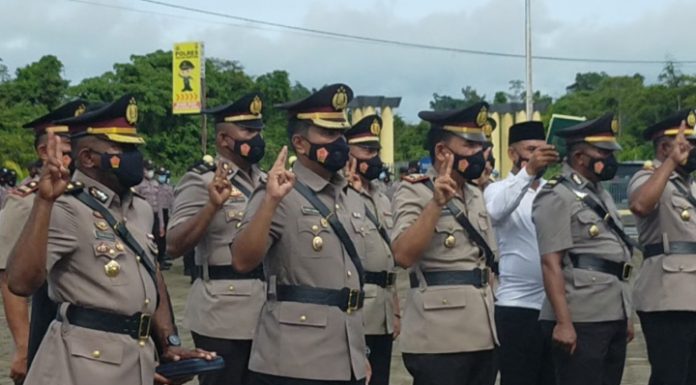 Sepuluh Perwira Polisi Polres Bintuni Bersumpah Tak Akan Korupsi dan Terima Gratifikasi