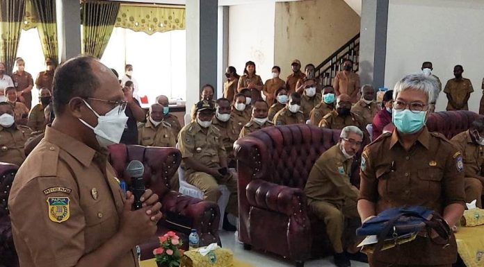 Berikan Contoh Positif, Herman Kayame Kembalikan Fasilitas Jabatan Kepala BPKAD Bintuni