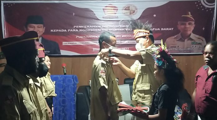 Purnawirawan Jenderal Bintang Dua Kukuhkan Korda PPIR Teluk Bintuni