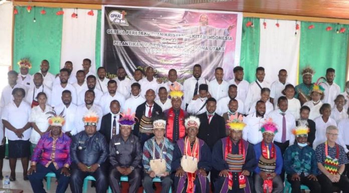 Diwakili Kepala Dinas Sosial, Bupati Bintuni Hadiri Pelantikan BPH GPKAI Moskona Utara