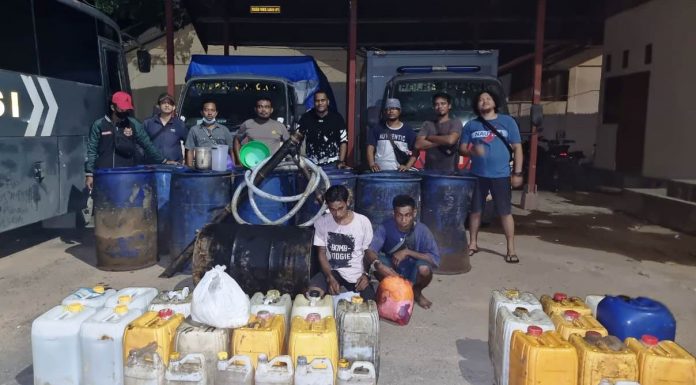 Miliki Pabrik Miras di Kebun, Dua Orang Petani di Sorong Tidur di Sel Polres