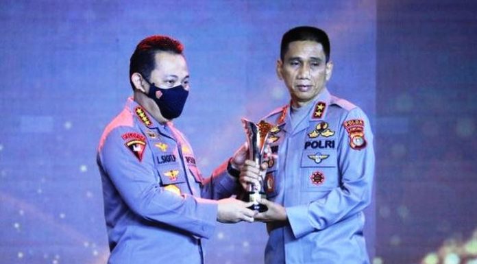 Dikenal Antisuap dan Tak Bisa Dinego, Kapolda Lampung Terima Hoegeng Awards