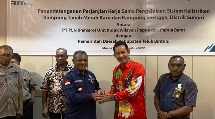 Warga Kampung Tanah Merah Baru dan Saengga Menjadi Pelanggan Resmi PLN