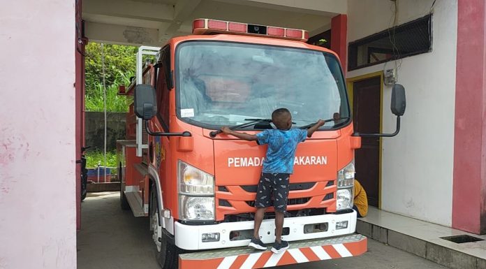 Mobil Damkar Bintuni Tak Ada Plat dan Surat, Petugas Pemadam Was-was di Jalan