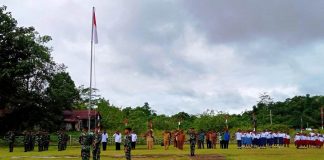 Masyarakat Moskona Barat Rayakan Kemerdekaan RI Bersama Satgas Yonif RK 136/TS