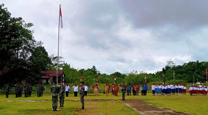 Masyarakat Moskona Barat Rayakan Kemerdekaan RI Bersama Satgas Yonif RK 136/TS