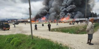 Gegara Badan Gatal Usai Coba Pakaian di Pasar Waghete Deiyai, Puluhan Kios Dibakar