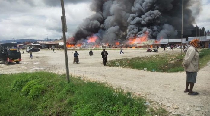 Gegara Badan Gatal Usai Coba Pakaian di Pasar Waghete Deiyai, Puluhan Kios Dibakar