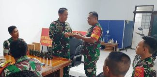 Kepala Sub Garnisun Bogor Distribusikan Alkom HT