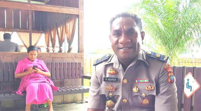 Kompol Ruben Obed Kbarek, Anak Nelayan Ambroben yang Karirnya Moncer di Kepolisian