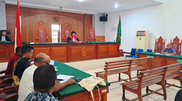 Sidang Perdana Gugatan Tersangka Mobil Angdes Dishub Bintuni, AA Tidak Hadir