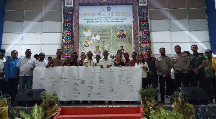 Seminar Bin Madag Hom Jadi Tonggak Membangun Bintuni dalam Semangat Kebersamaan