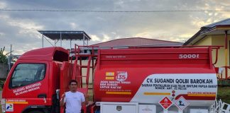 Rayakan Ulang Tahun Bintuni, Sugandi Turunkan Harga Minyak Tanah Menjadi 5.500/Liter