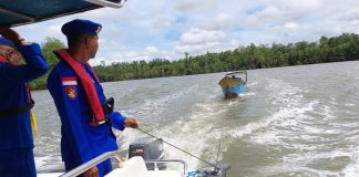 Rela Keluarkan Uang Pribadi, Satpolairud Polres Teluk Bintuni Menjadi Solusi Masyarakat di Perairan