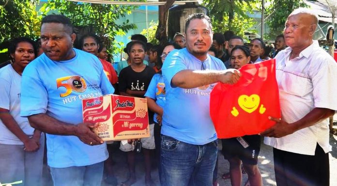 Sambut Ulang Tahun Emas, KNPI Nabire Berbagi Kasih ke Generasi Penerus Bangsa