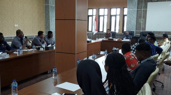 Bansos Pendidikan Tak Kunjung Cair, Mahasiswa Bintuni Mengadu ke DPRD