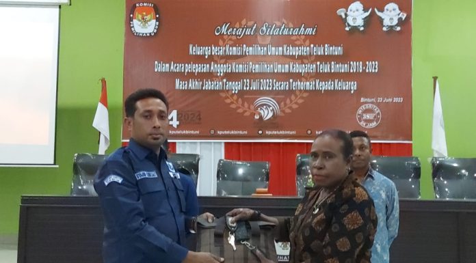 Pilih Cara Terhormat, Regina Baransano Kembalikan Aset Usai Pensiun dari KPU Teluk Bintuni