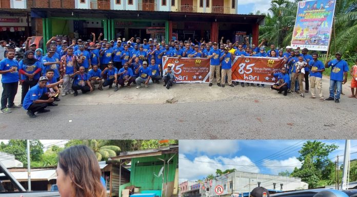KPU Teluk Bintuni Turun Jalan Sosialisasi Pemilu, Ribuan Stiker Ludes dalam Sekejap