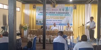 Menjelang Natal, Dinas Ketahanan Pangan Teluk Bintuni Bagikan 127,9 Ton Beras