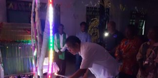 Alfons Manibui Didaulat Nyalakan Lilin Rangkaian Malam Terakhir Natal di GKI Elim Yomakan Rumberpon