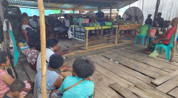 Alfons Manibui Lakukan Safari Natal di Kepulauan Rumberpon Teluk Wondama