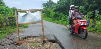 Jalan Poros Bintuni Rusak dan Membahayakan Pengguna Jalan, Dinas PUPR Sibuk Bangun Jalan di Hutan