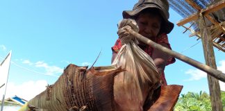 Merekam Jejak Pengolah Sagu di Kampung Klayas