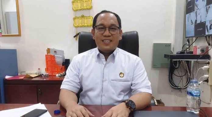 Komisioner KPUD Teluk Bintuni Himbau Masyarakat Cek DPT Secara Online
