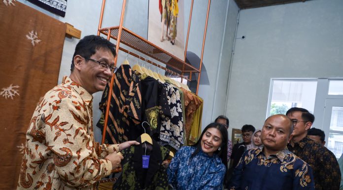 Dukung UMKM Batik, LPS Resmikan Rumah Batik Fractal di Sukabumi