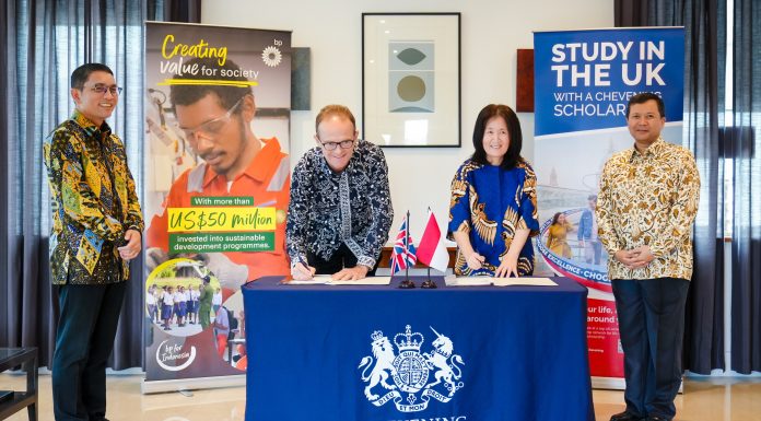 Kedutaan Besar Inggris Jakarta dan bp Indonesia Meluncurkan Program Beasiswa Chevening untuk Anak Papua
