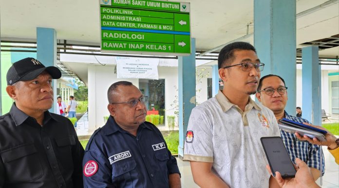 Komisioner KPUD Teluk Bintuni Pantau Langsung Pemeriksaan Kesehatan Bapaslon Bupati-Wakil Bupati