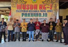 Paslon YO JOIN dan ROMA Kompak Hadiri Pembukaan Musda I Pakuwojo Teluk Bintuni
