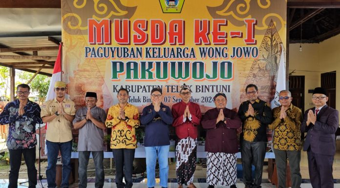 Paslon YO JOIN dan ROMA Kompak Hadiri Pembukaan Musda I Pakuwojo Teluk Bintuni
