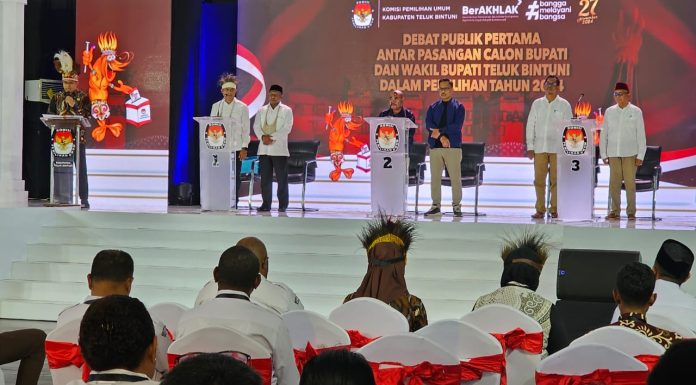 1 Jam 46 Menit Tiga Paslon Bupati-Wakil Bupati Teluk Bintuni Debat Adu Gagasan