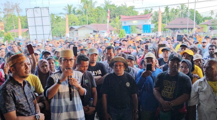 Berikan Dukungan Moril ke Bawaslu Teluk Bintuni, Massa Pendukung YOJOIN Gelar Aksi Simpatik