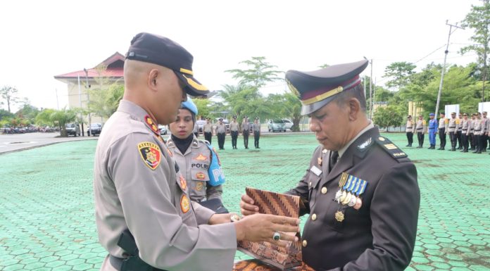 22 Anggota Polres Teluk Bintuni Naik Pangkat, 1 Orang Pensiun