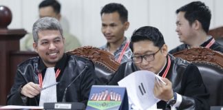 Sidang Sengketa Pilkada Teluk Bintuni, Oknum Pengacara Paslon Nomor Urut 02 Bingung Jawab Hakim